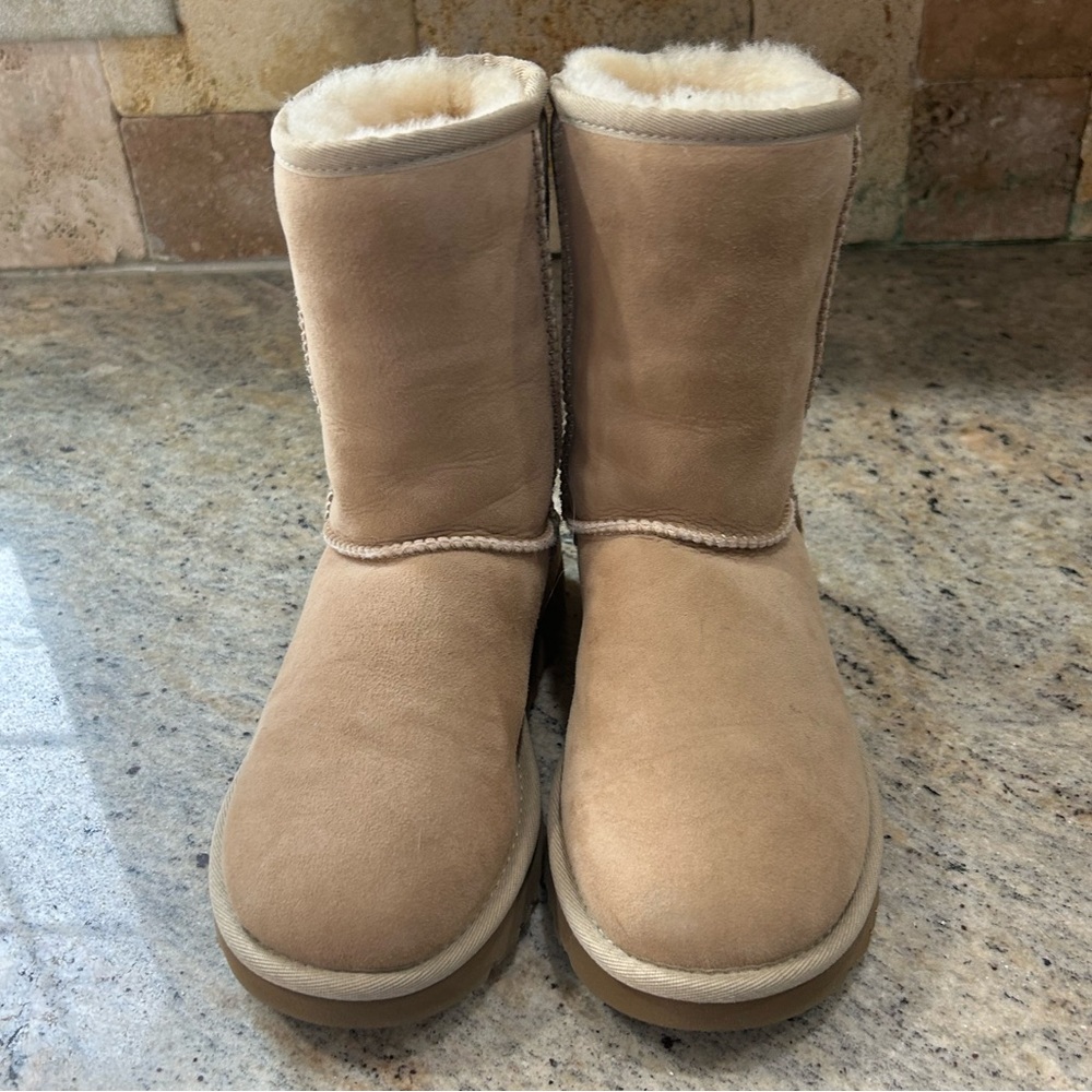 UGG LADIES SIZE 5, sand color boots!!
